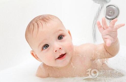榆林助孕宝宝套餐：选择合适的时间，是在晚上还是在中午给婴儿洗澡比较好？